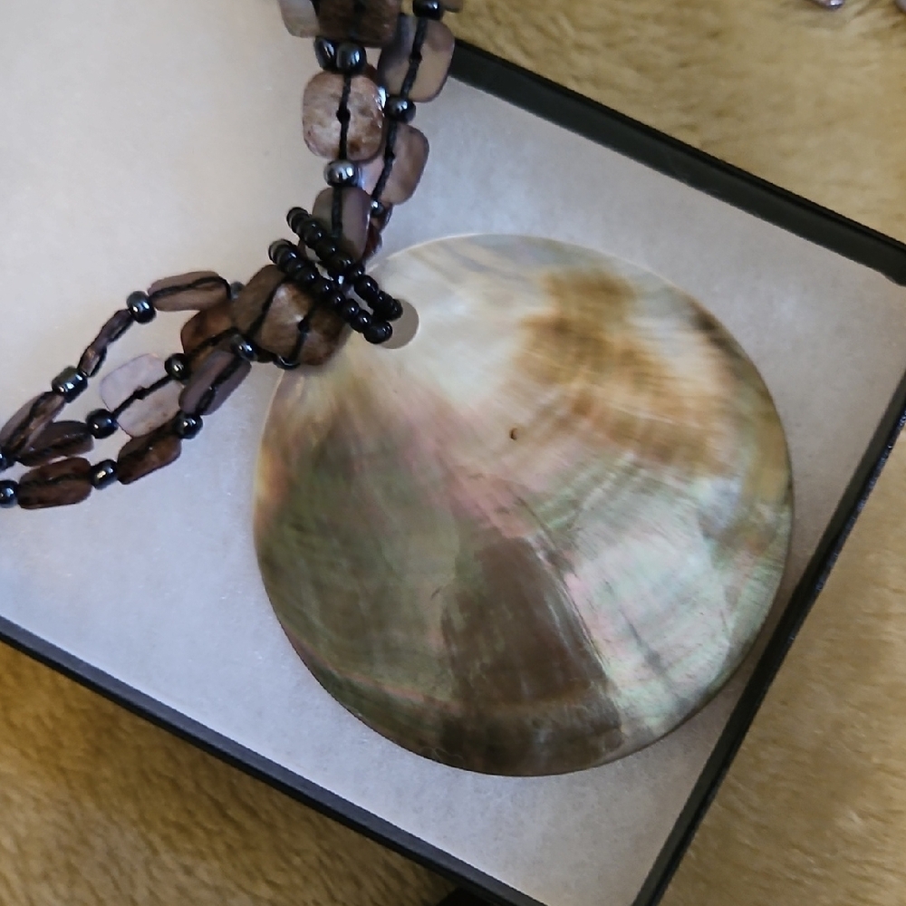 Chic Shell Pendant Necklace Set - Picture 5 of 6